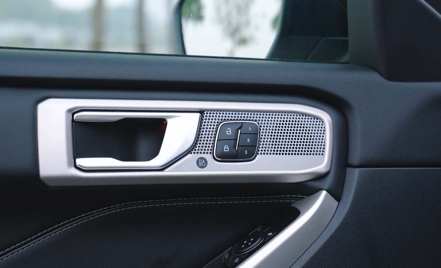 Gia xe Ford Explorer