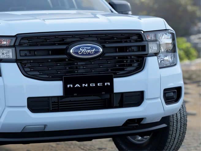 Gia xe Ford Ranger XL 2026