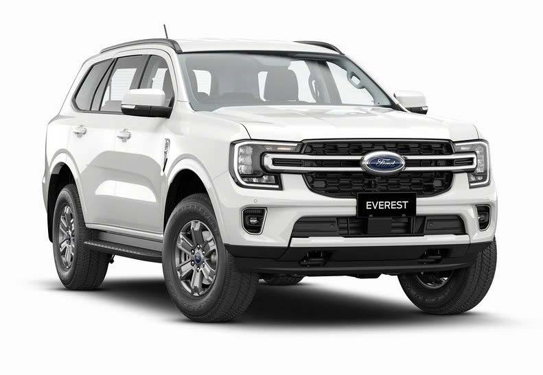 Gia xe Ford Everest Ambiente 2026