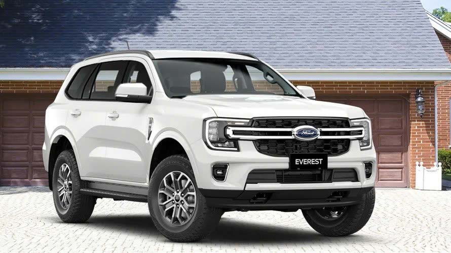 Gia xe Ford Everest Ambiente 2026