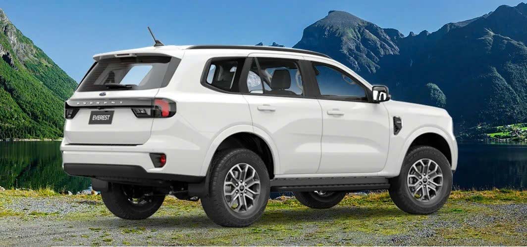 Gia xe Ford Everest Ambiente 2026