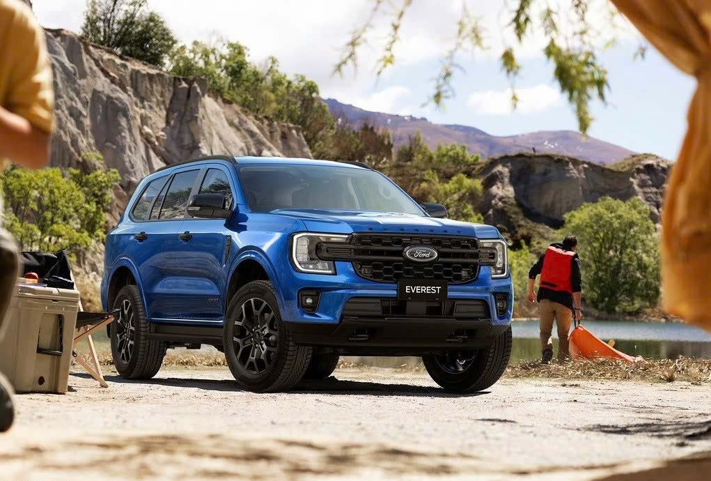 Gia xe Ford Everest Sport 2026