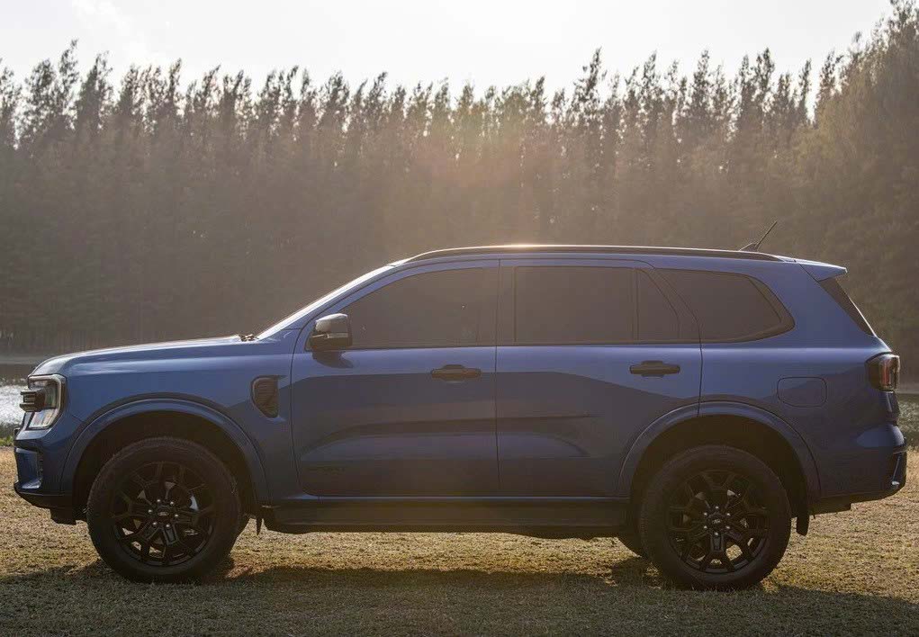 Gia xe Ford Everest Sport 2026