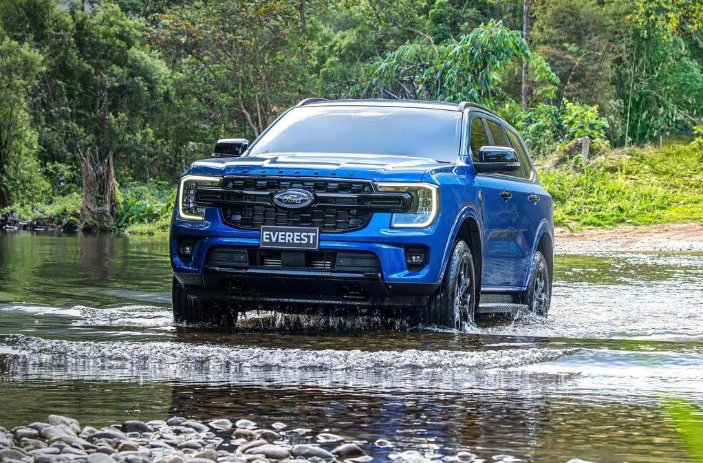 Gia xe Ford Everest Sport 2026
