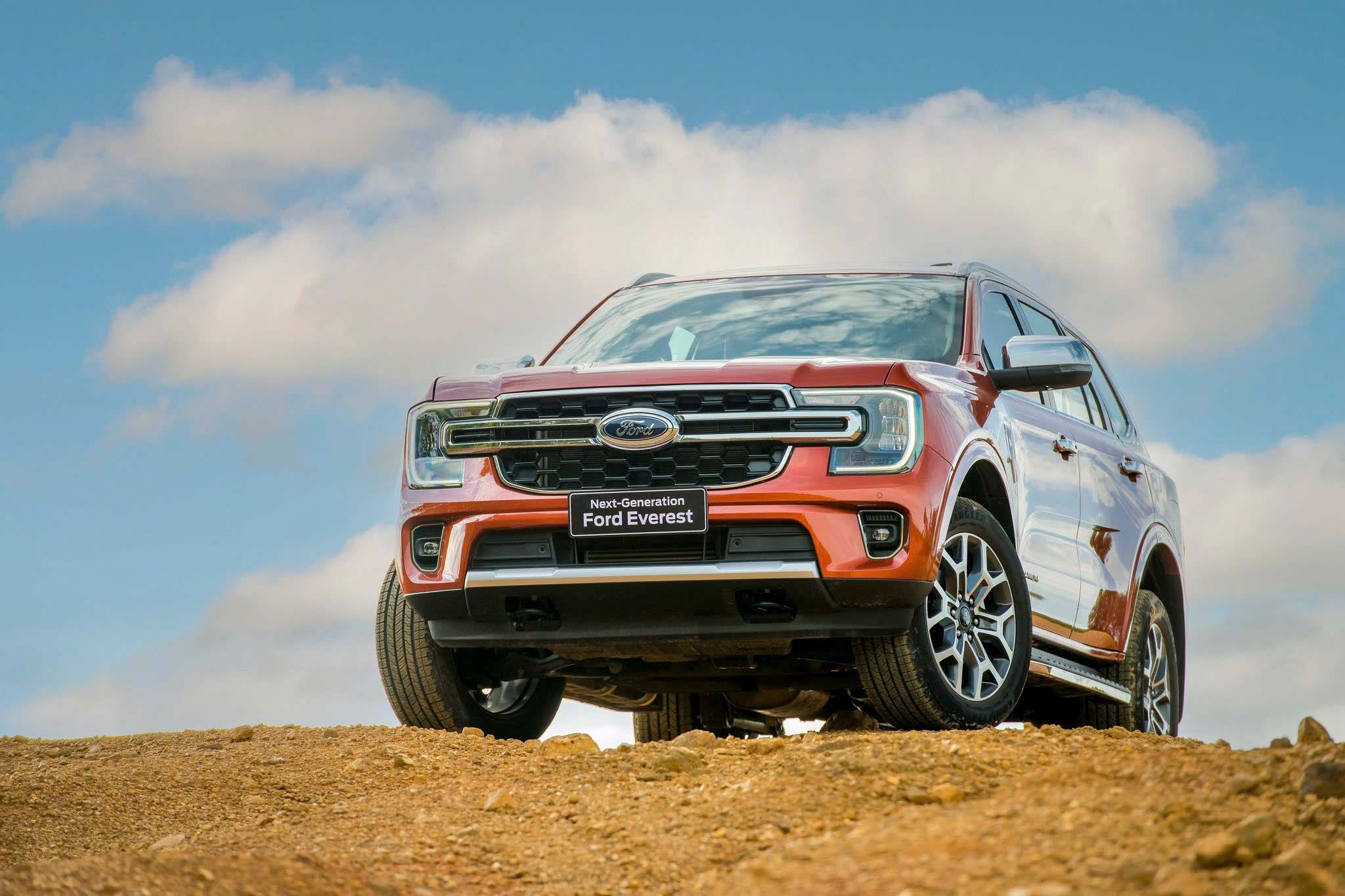 Gia xe Ford Everest 2026