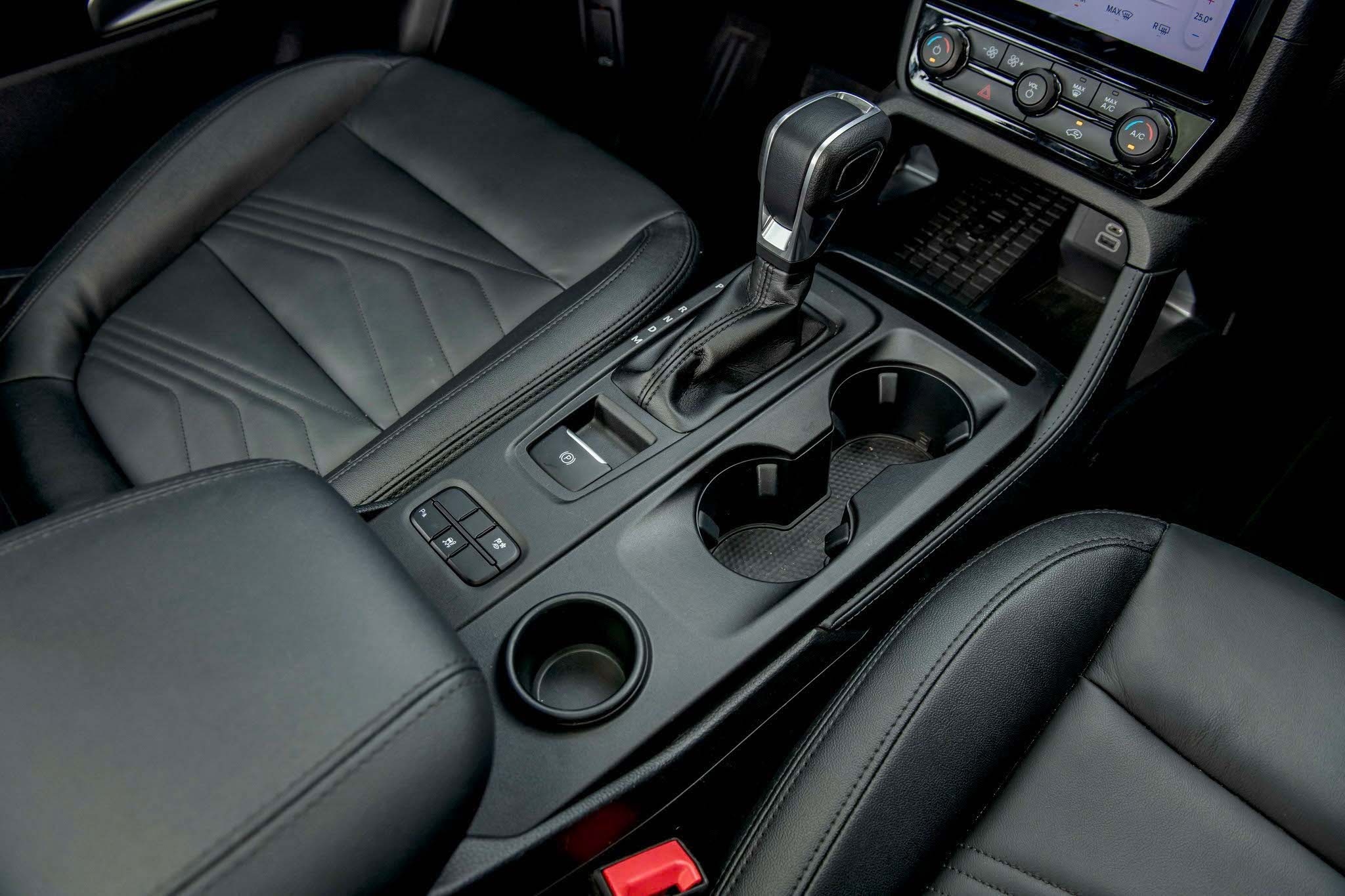 Gia xe Ford Everest 2026