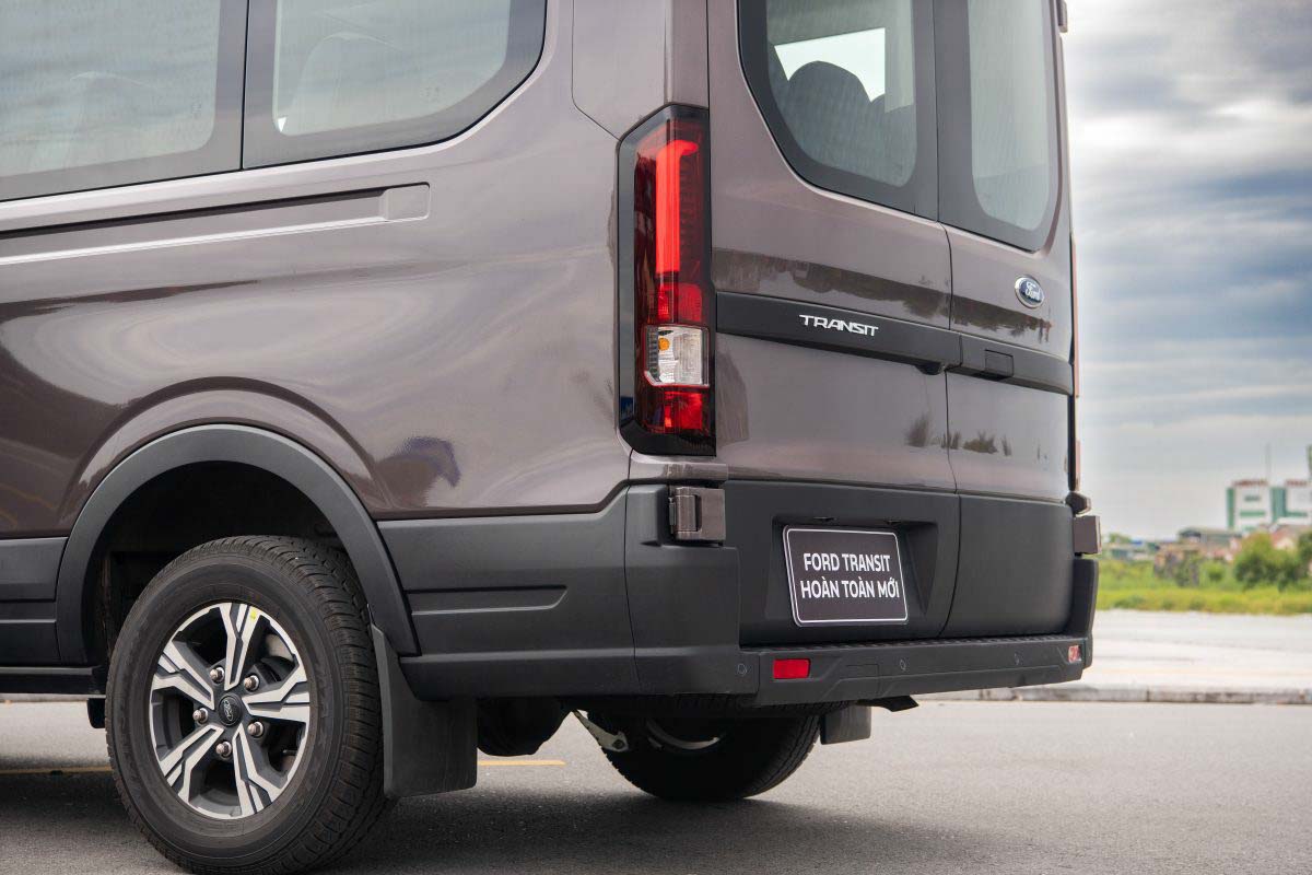 Gia xe Ford Transit