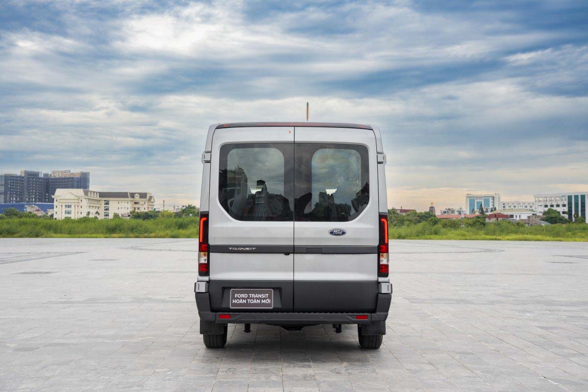 Gia xe Ford Transit