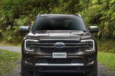 gia xe ford everest titanium