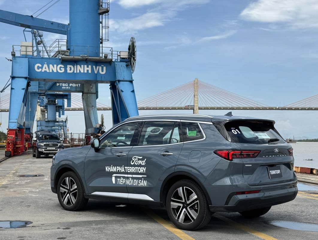 gia xe ford territory 2026