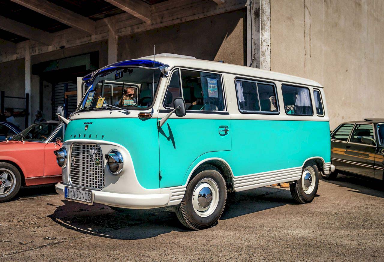 lich su phat trien ford transit