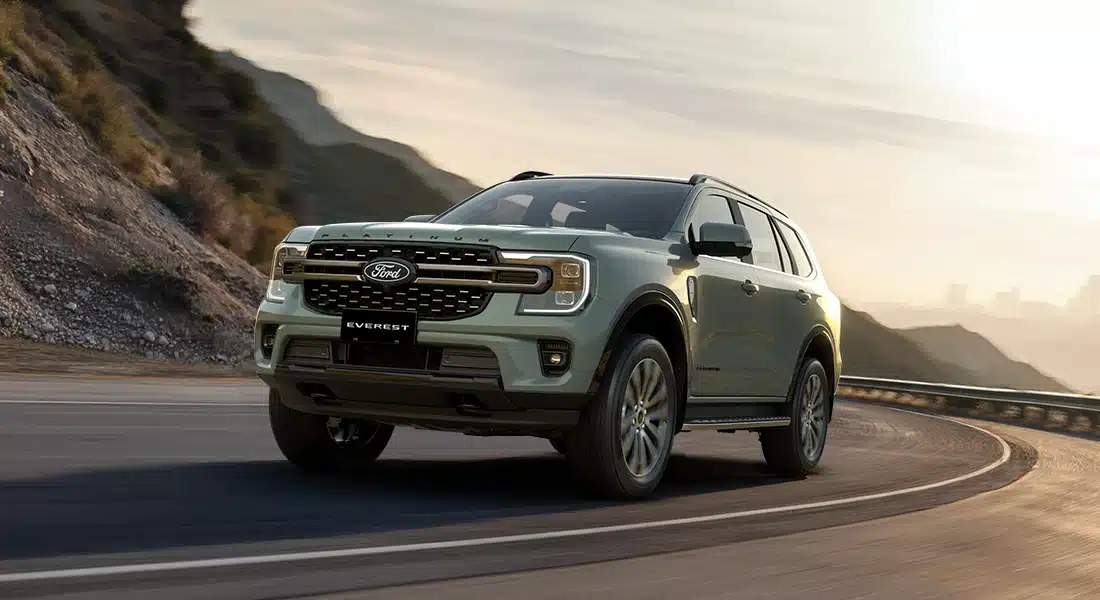 Ngoại thất xe Ford Everest Platinum 2026 thế hệ mới màu xanh thạch anh chính hãng