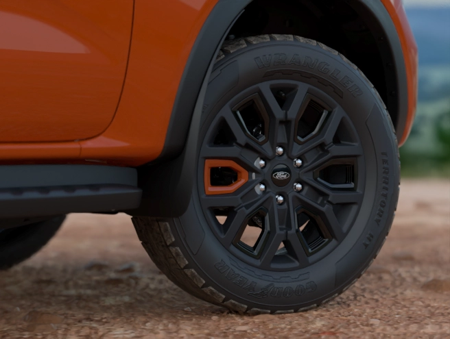 Mâm xe hợp kim nhôm 20 inch sơn đen trên Ranger Wildtrak V6