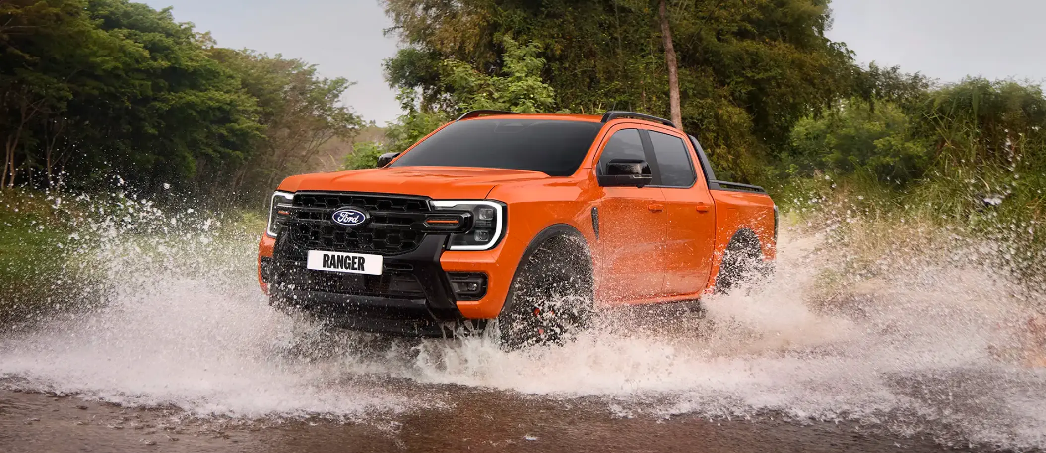 Xe bán tải Ford Ranger Wildtrak 3.0L V6 4x4 AT 2026 vượt địa hình